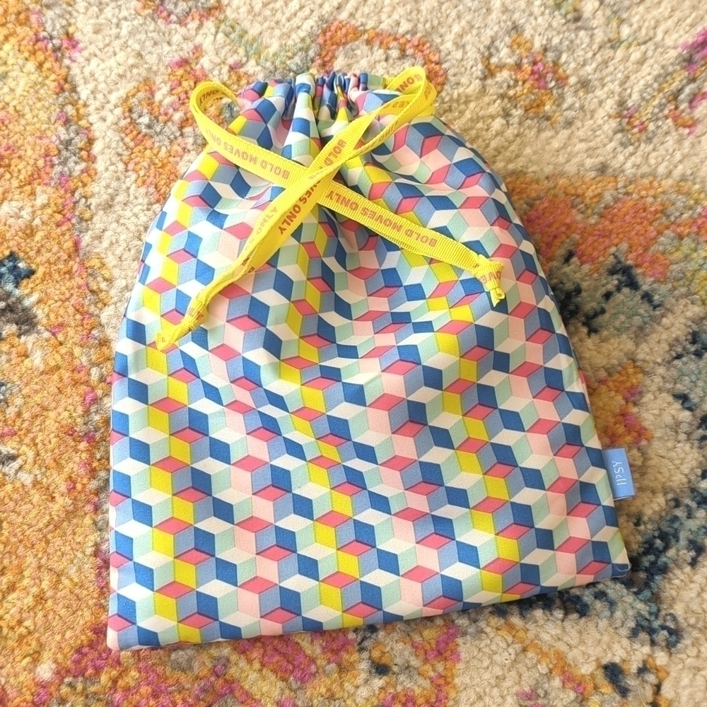 ipsy Bold Moves Only Geometric Multicolor Glam Bag Plus March 2022